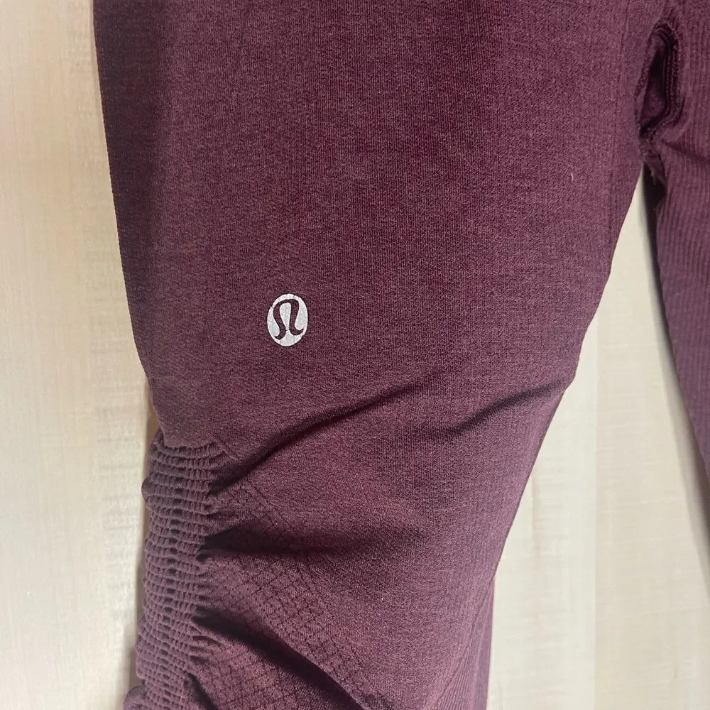 Lululemon In The Flow‎ Crop II Bordeaux burgundy heather leggings knee length, 6